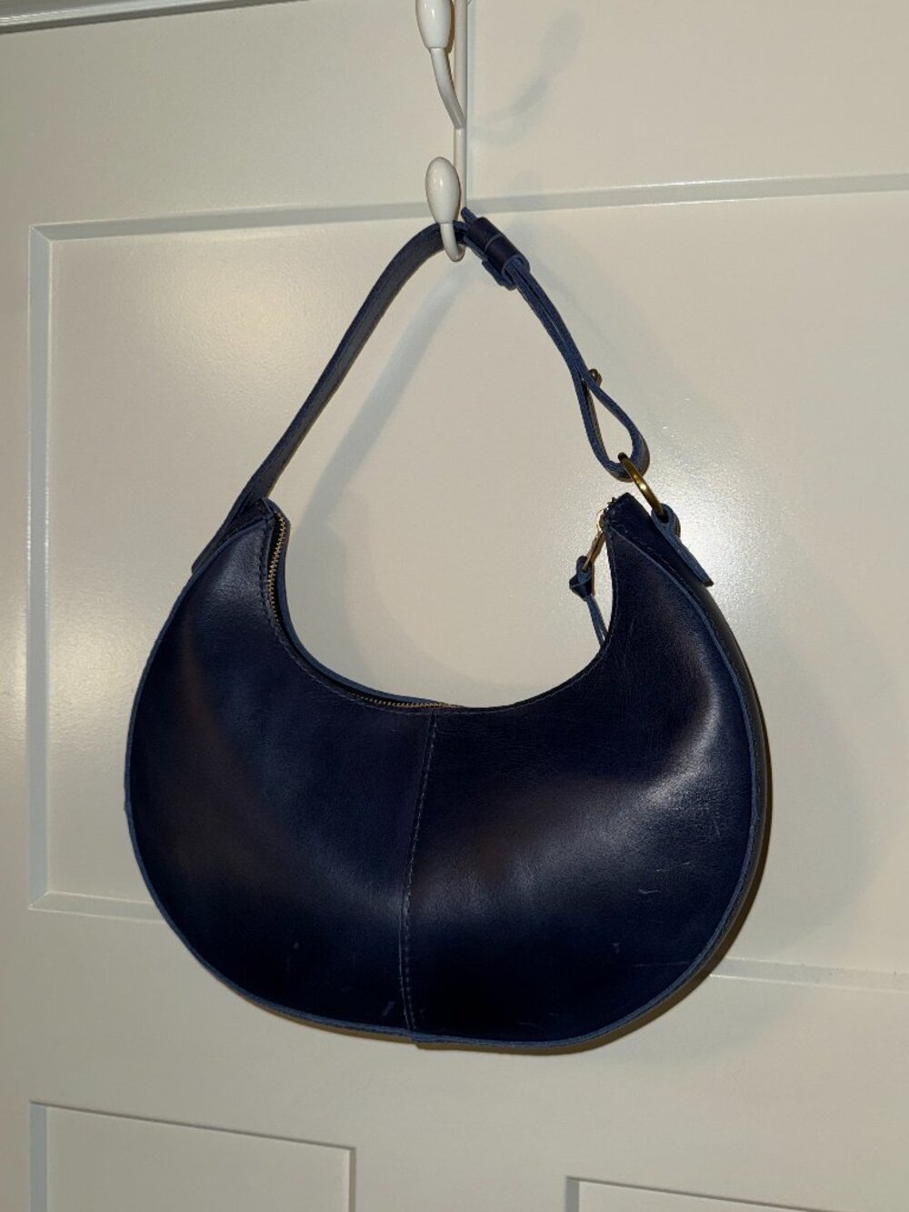 Portland Leather - 'Almost Perfect' Nora Shoulder Bag - Picture 12 of 15